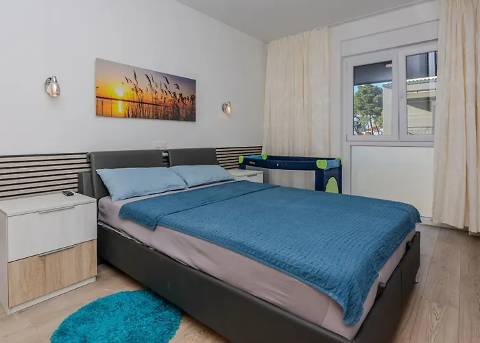 With Parking Space - 18519 Lejlighed *