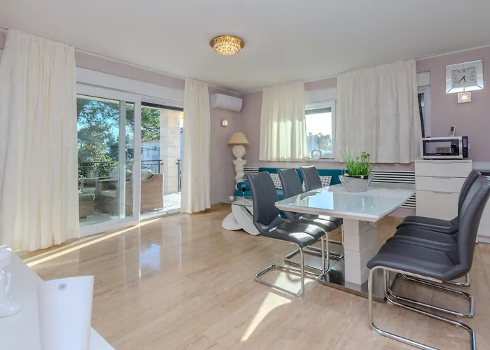 With Parking Space - 18519 Lejlighed *