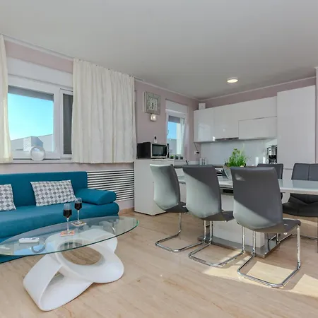 Appartamento With A Parking Space - 18519 Vir